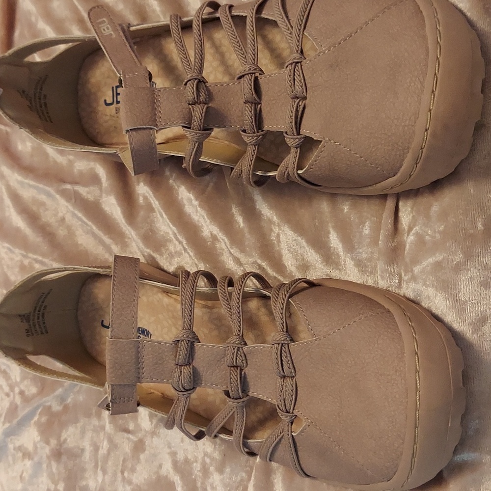 Women's shoes